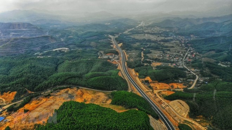 Ha Long-Van Don expressway to officially open on February 1