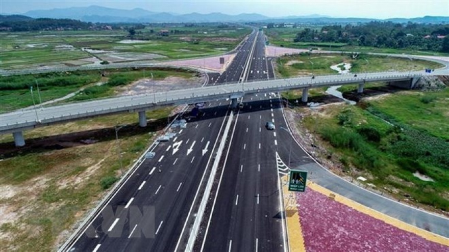 Quang Ninh accelerates construction of Ha Long - Van Don expressway