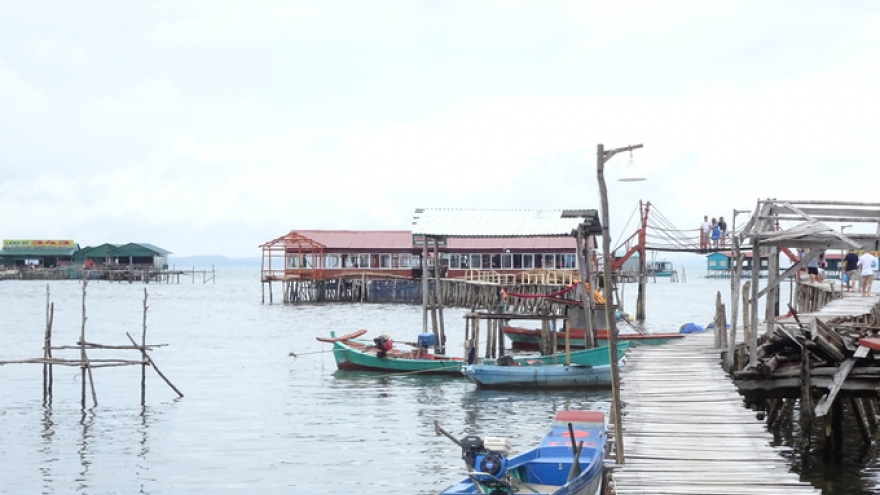 
        Exploring Rach Vem fishing village in Phu Quoc
                          
                      