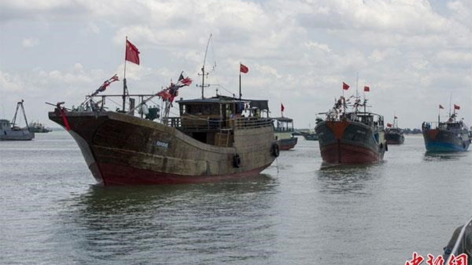Quang Binh warns six Chinese boats trespassing Vietnam’s waters