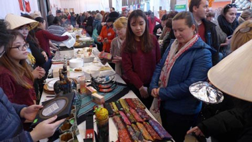 Vietnam attends charity fair in Slovakia