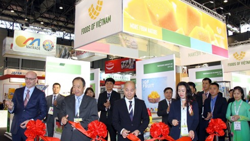 Vietnamese organic products shine at Paris food fair