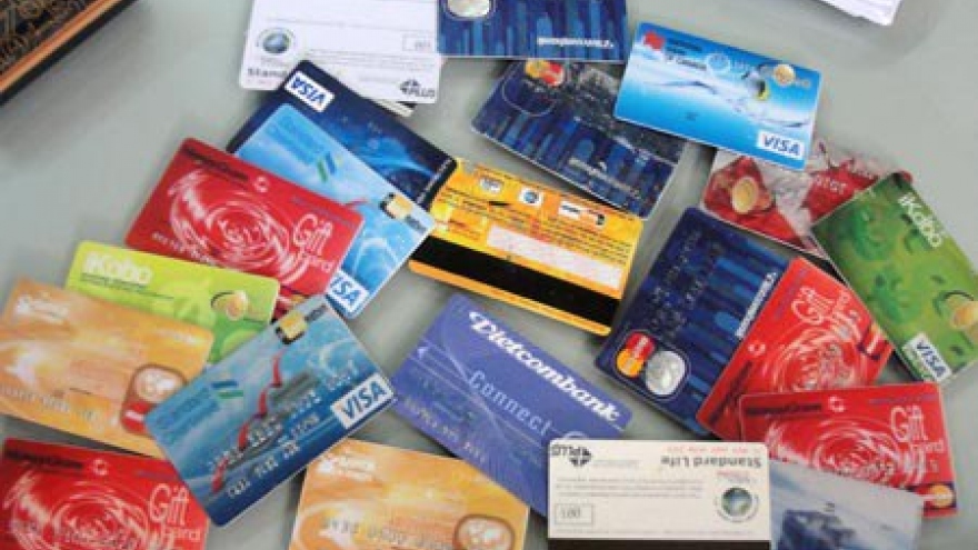 Chinese pair caught using fake ATM cards to steal US$10,000 in Vietnam