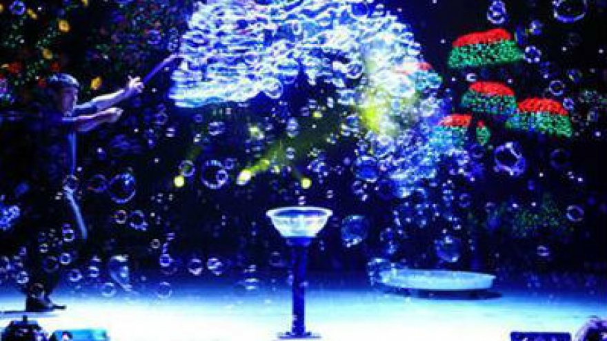 Bubble magician Fan Yang performs in Danang