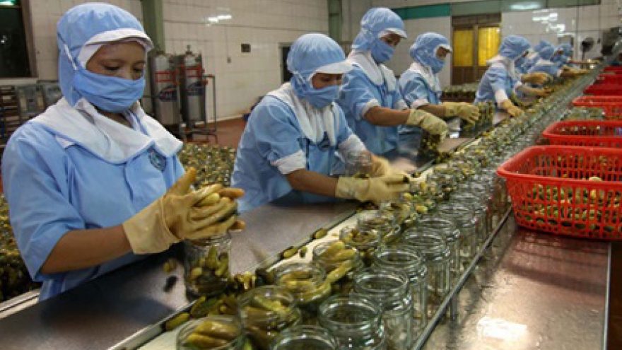 
        Farming enjoys trade surplus
                              