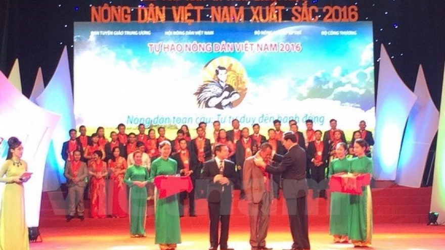 Outstanding farmers honoured in Hanoi