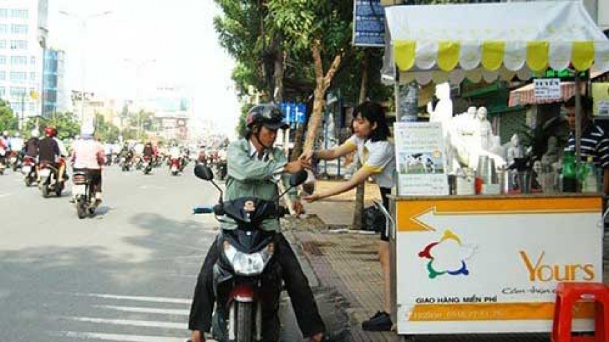 Fast food goes to Saigon streets