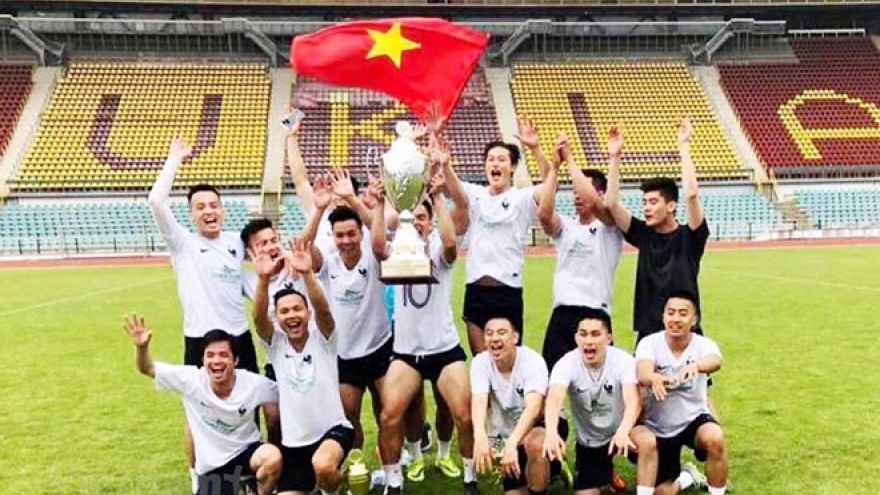 Vietnamese team wins friendly football tournament in Czech Republic