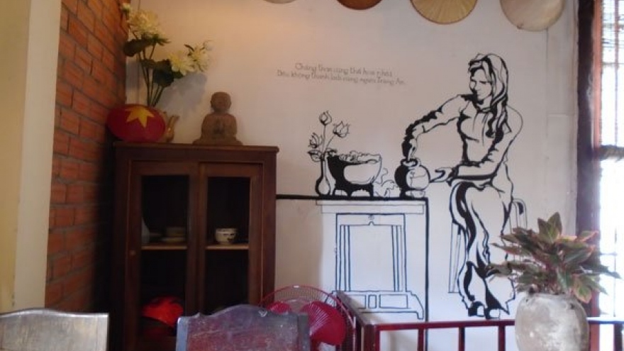 A café reminiscent of old Hanoi