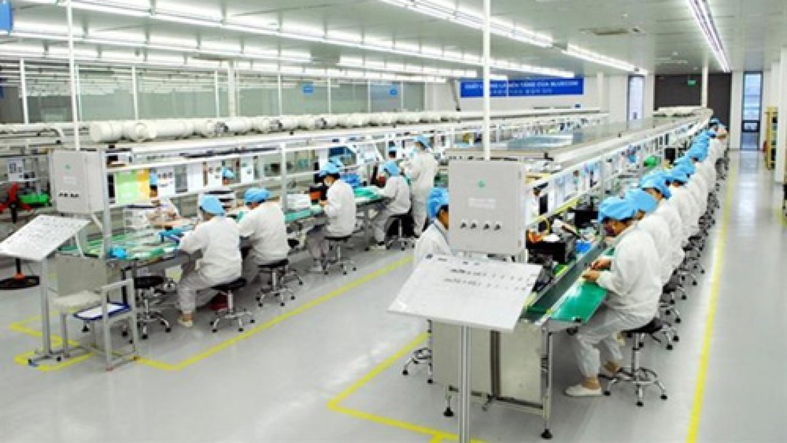 Registered FDI capital slightly drops