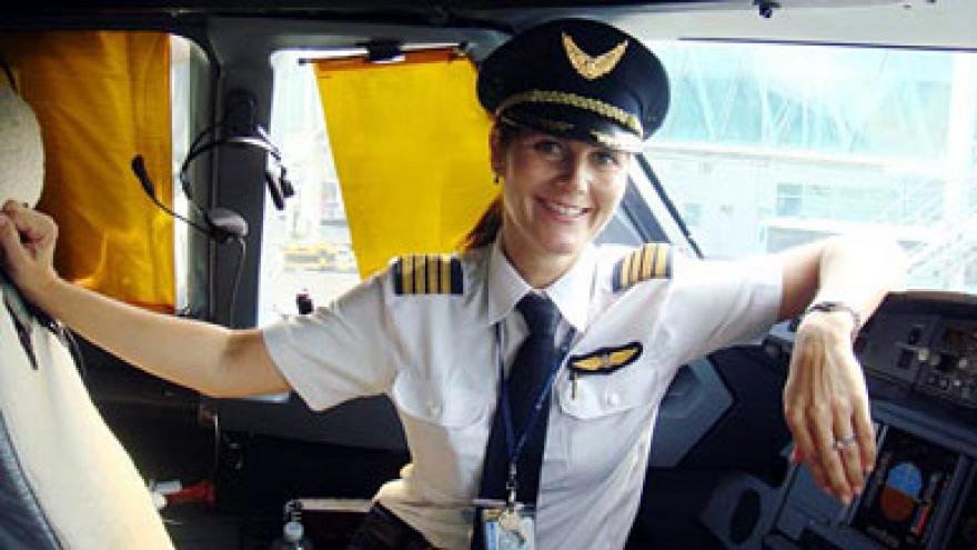 Female Australian pilot loves Vietnam