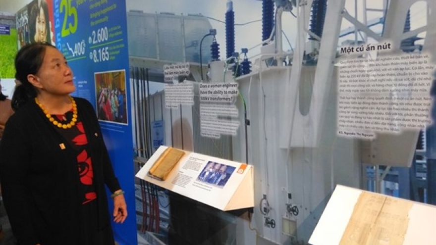 Exhibition honours female Vietnamese scientists