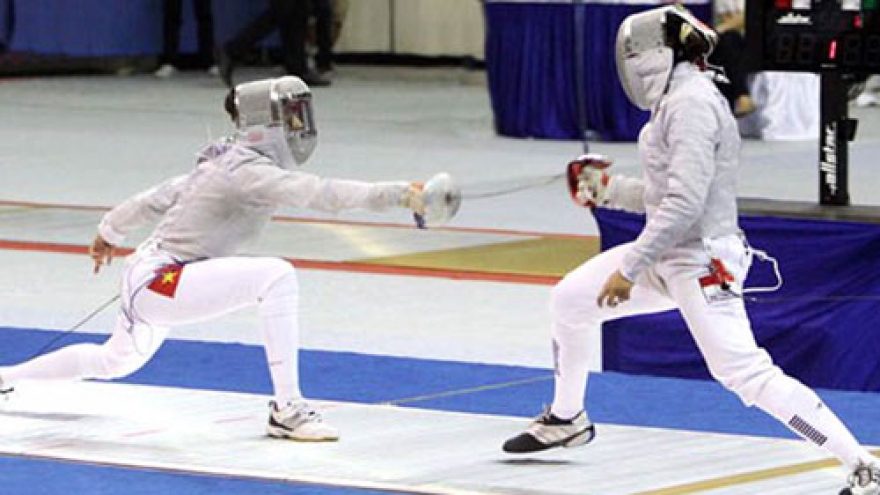 Vietnamese fencer claims gold