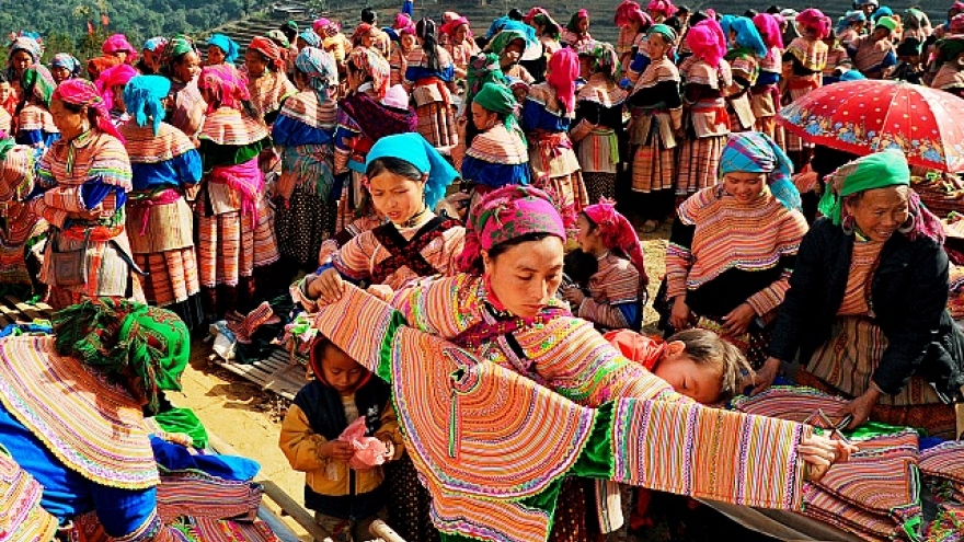 Documentaries on ethnic markets and Mui Ne beach promote Vietnam tourism