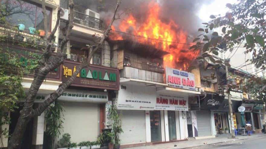 Midday fire devastates Hanoi home