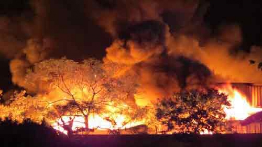 Fire engulfs Chinese candle plant in northern Vietnam