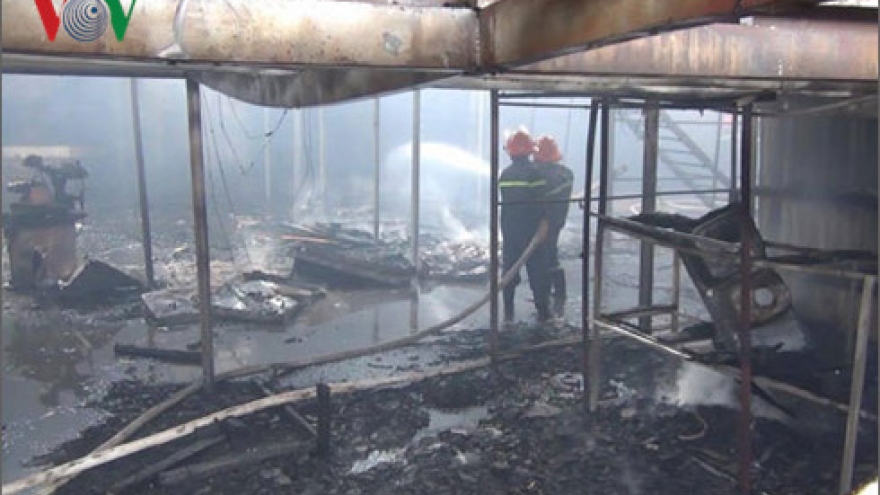 Binh Duong wood furniture warehouse goes up in flames