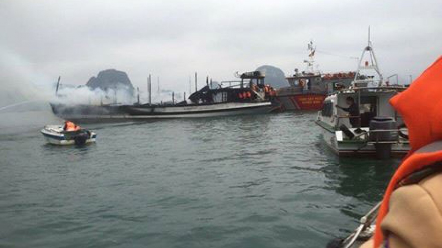 
        Cruise ship burst into flames in tourist hotspot Halong Bay
                              