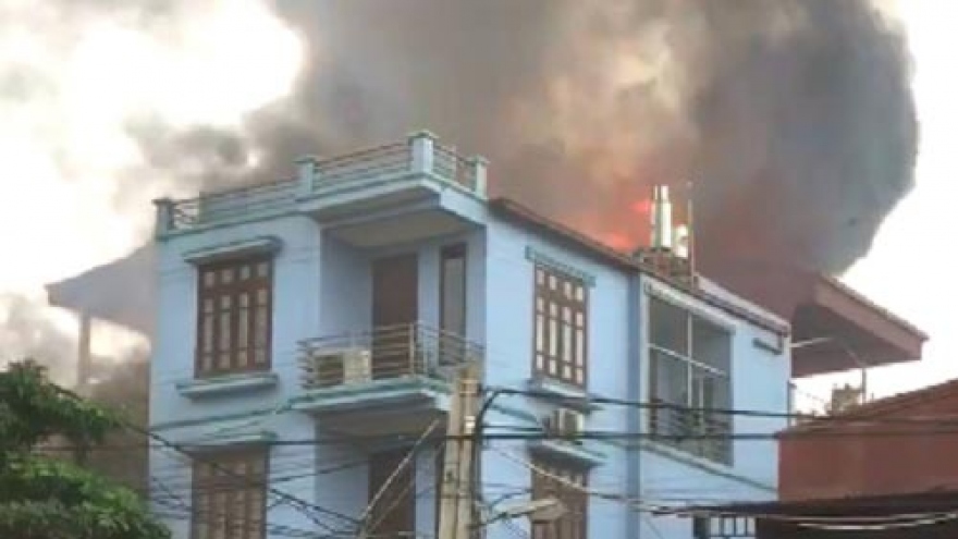 5-alarm fire destroys furniture warehouse In Hanoi
