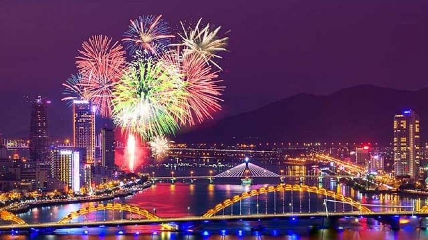 Seven int’l teams join Da Nang fireworks contest
