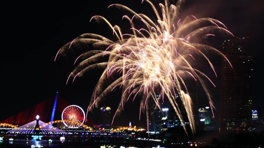 Fireworks express desire for love, friendship on Da Nang’s night sky