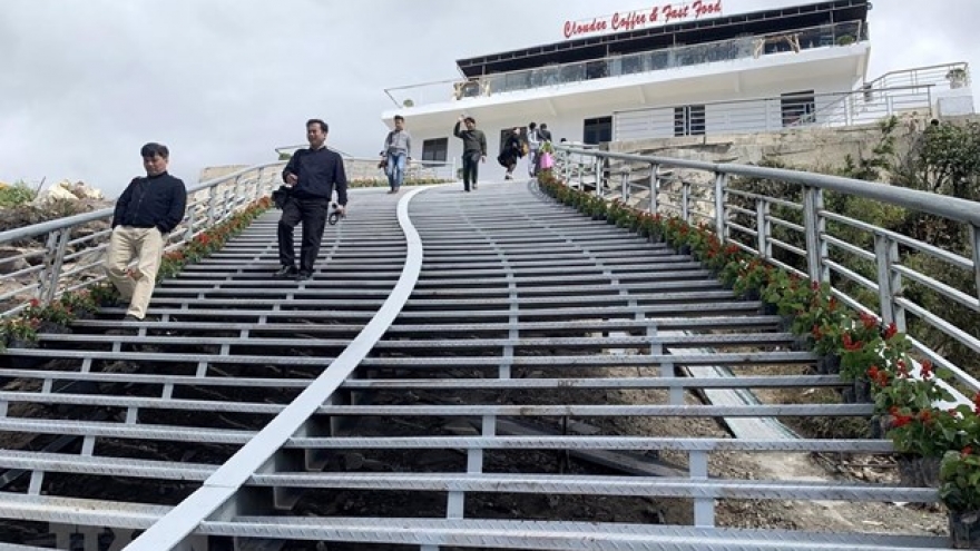 First stage of Rong May Glass Bridge tourism site opens in Lai Chau