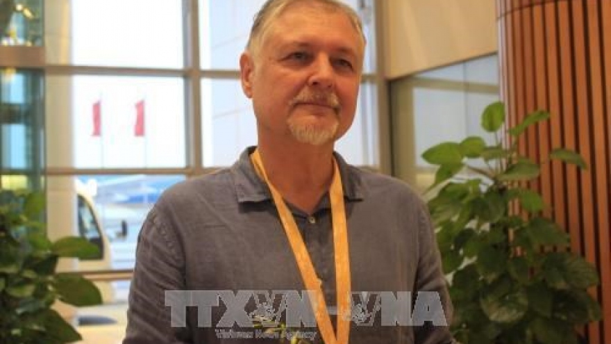 Hanoi: First foreign visitors of 2018 receive warm welcome