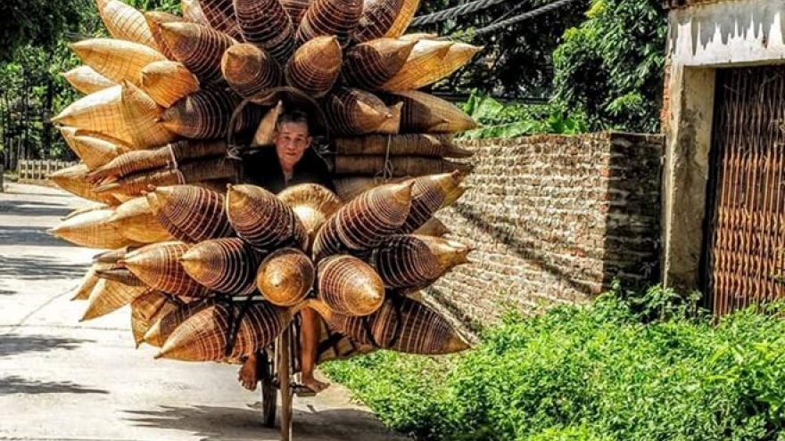 In photos: Visit to traditional fish-pot making village in Hung Yen
