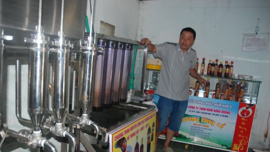Vietnamese teacher revives traditional fish sauce craft