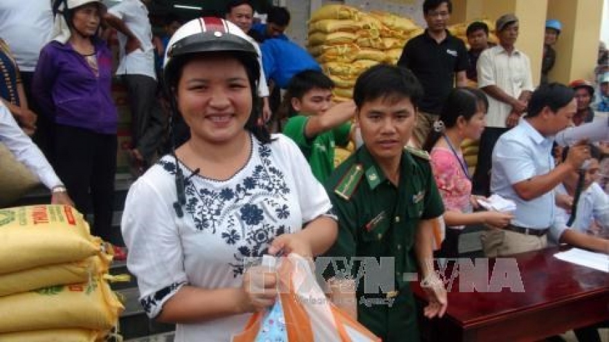 Quang Tri: 7,300 gift packages sent to affected fishermen