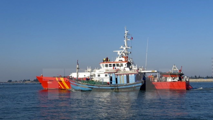 
        Five fishermen aboard sunken boat rescued
                              