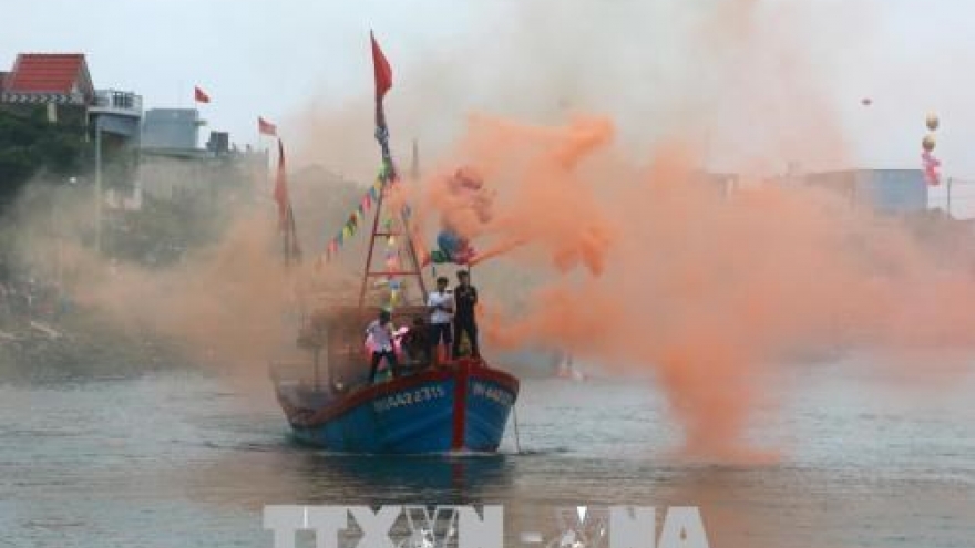 Fishermen celebrate first sailing of new lunar year