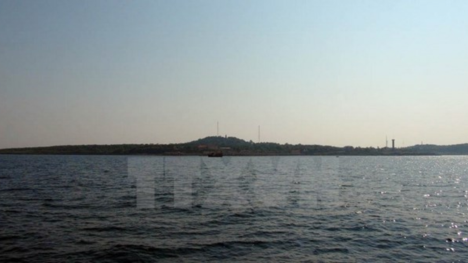 Flagpole inaugurated on island off Quang Tri