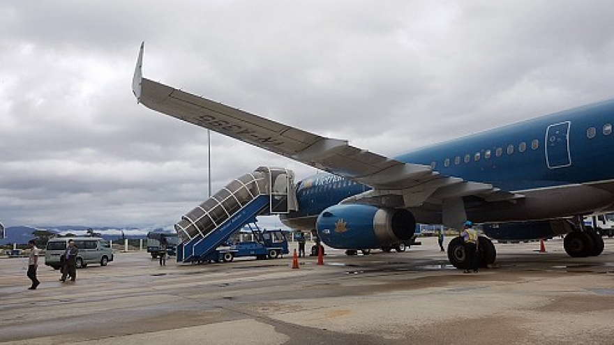Vietnam flight’s passengers panicked over multiple failed landing attempts