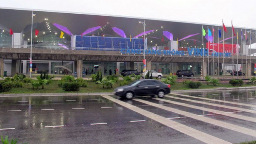 ​Five fined for letting mental patient sneak onto flight in Vietnam