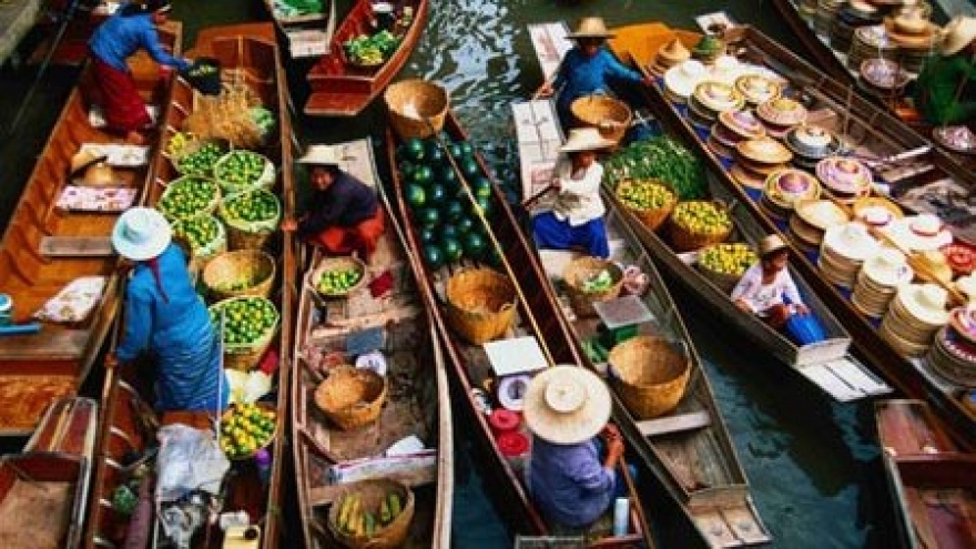 Top 5 attractive floating markets in Vietnam