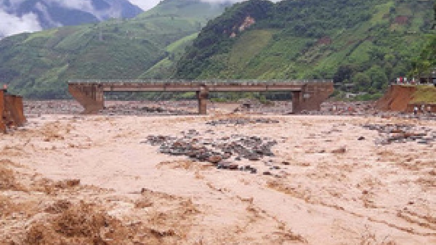 
        17 dead, 12 missing in floods in Yen Bai, Son La provinces
                              