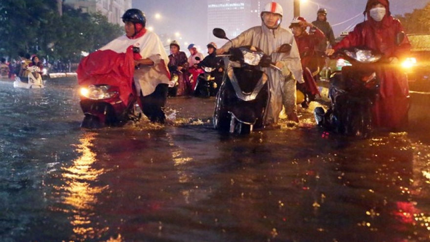 
        HCM City needs over US$4 billion to tackle flooding
                              