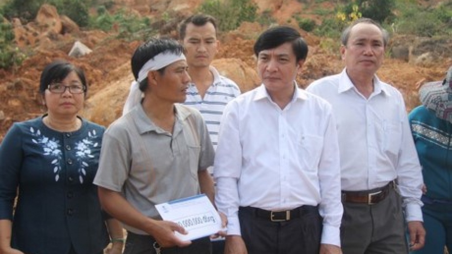 Flood-hit people in Khanh Hoa get support