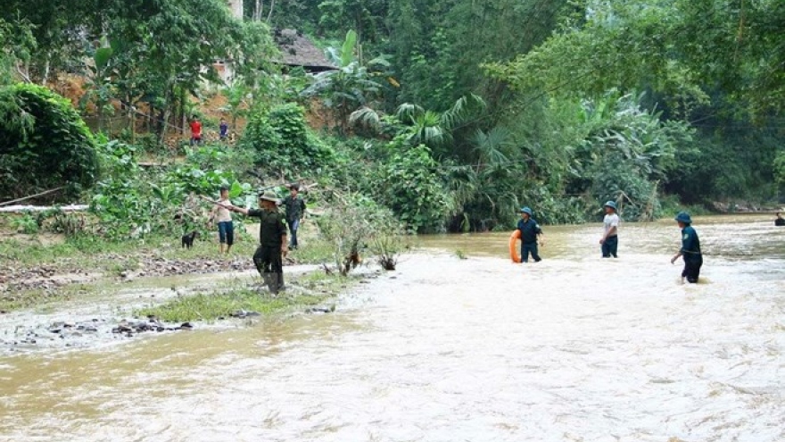 
        PM orders measures to cope with floods in northern provinces
                              