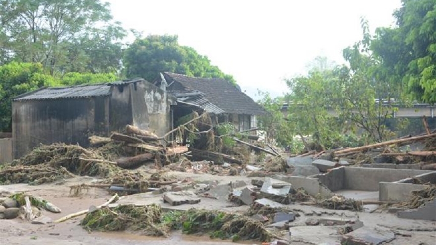 Vietnam Embassy in Indonesia raises funds for flood victims