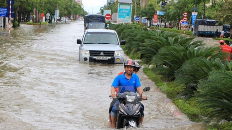 Heavy rains slam central region