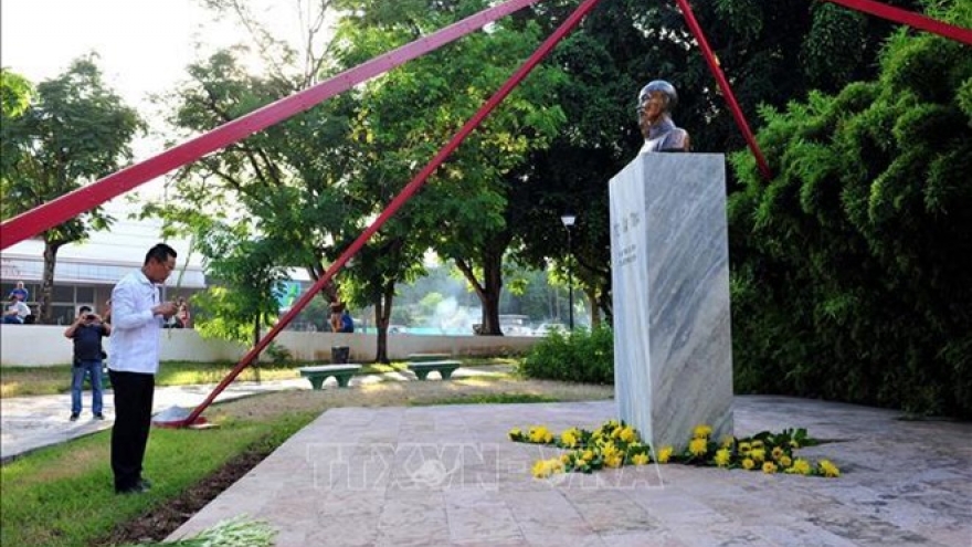Flower offering in Cuba marks 50 years of late President’s testament