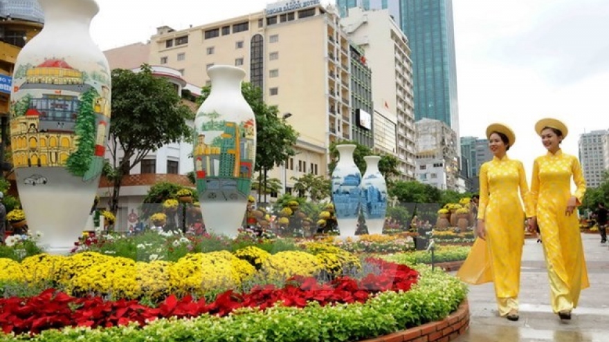 
        HCM City: Nguyen Hue flower street to celebrate Lunar New Year
                              