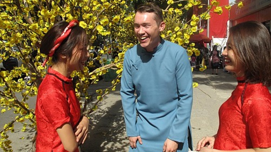 Vietnamese Tet in the eyes of young foreigners 