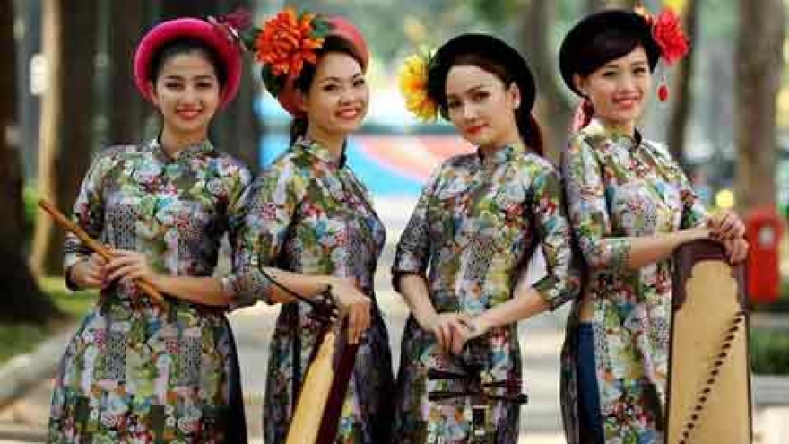 
        Folk music with a contemporary style
                              