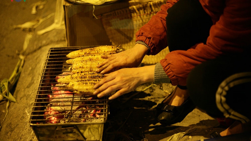 Hanoi street food celebrates winter season