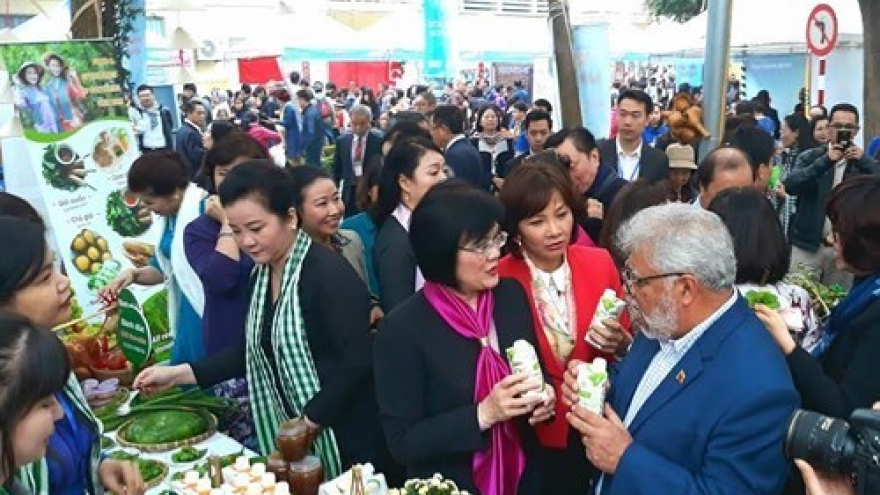 Thousands come to int’l cuisine festival in Hanoi