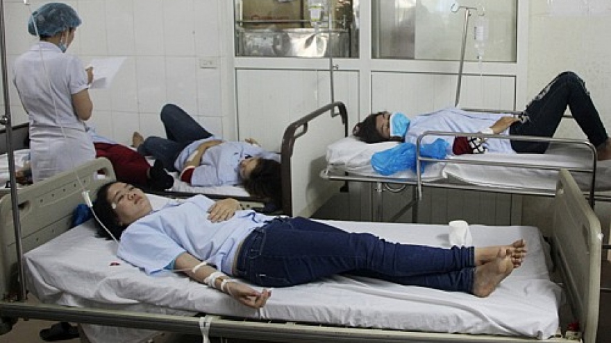 Workers hospitalized in suspected mass food poisoning in Vietnam