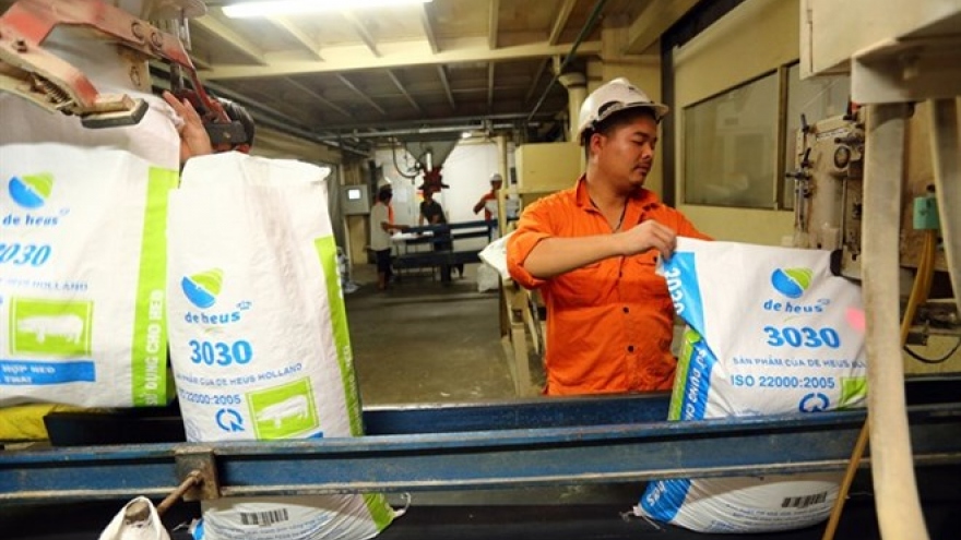Foreign firms dominate Vietnam's fast-growing animal feed industry